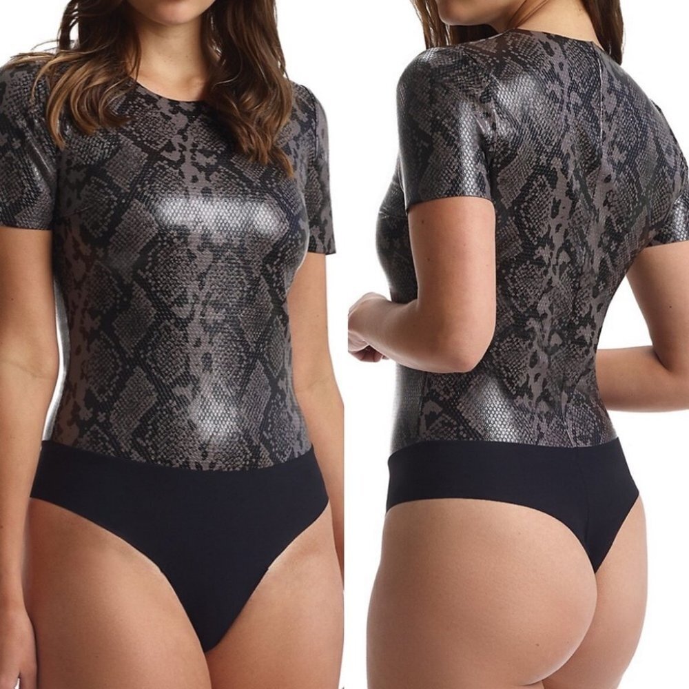 NEW Commando Snake Print Bodysuit Short Sleeves Size‎ Medium Nordstrom Crew Neck